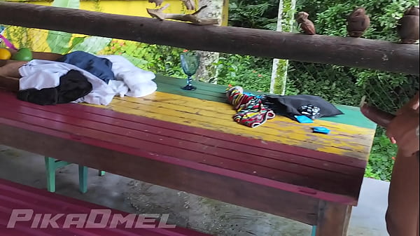 Corno Trouxe A Esposa Para Comedor Neg&atilde;o, Ela Quis Libera O Cuzinho Antes Da Cozada thumbnail