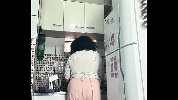 Chubby Housewife Farting While Washing Dishes Voyeur Style thumbnail