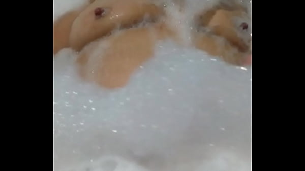 Retas En Jacuzzi thumbnail