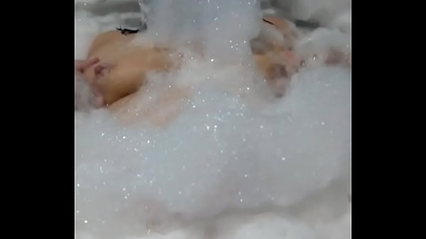Nonton Retas En Jacuzzi thumbnail