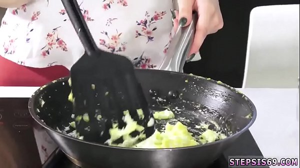 Nonton Compeer's Step Sister Swallows Cum Cronyly Family Competition thumbnail