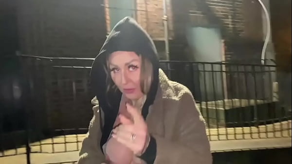 Nonton Homeless Woman Is Bribed Into Getting Naked Outdoors And Peeing For A Cigarette thumbnail