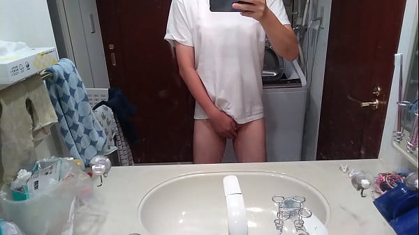 マン毛をむしりながらオナニーをします thumbnail