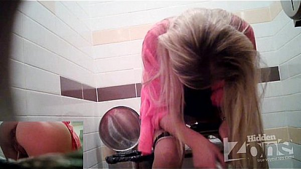 Nonton Glamorous Babe Changed The Tampon thumbnail