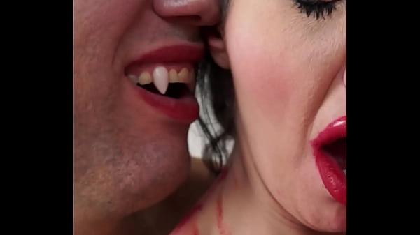 Bites and anal orgasms for the dark Laura Fiorentino