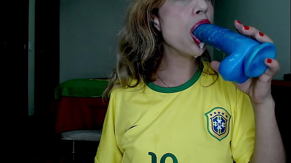 Sexy Brazil Milf Sucking thumbnail