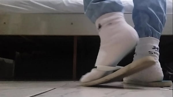 Nossa calcei essas Havaianas com meias e me deu um puta tes&atildeo Karaii. 2 Parte