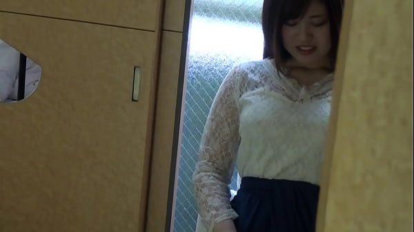 Nonton 巨乳fカップナース フェロモン全開のオナニー thumbnail