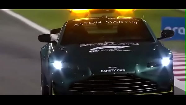 Garota Britânica Gemendo Alto