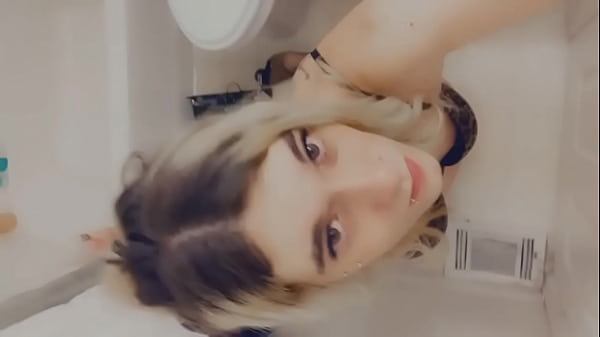 Hot Lingerie Babe Loves To Spread For A Good Fucking thumbnail