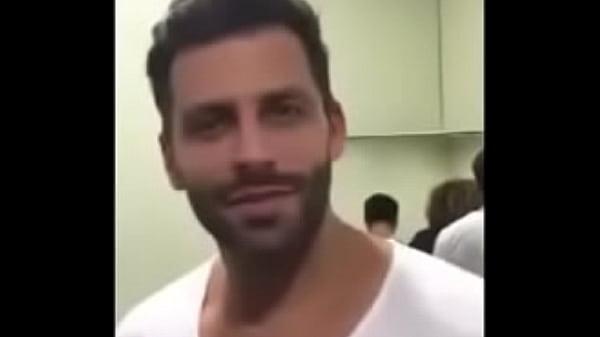 Henri Castelli Dando Uma Pegada Gostosa Na Mala thumbnail