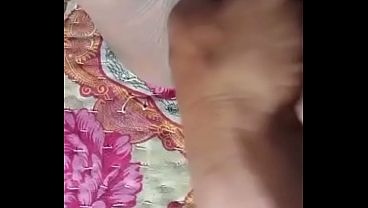 Desi bhabhi soyi tho husband ne kiya bur me ungli