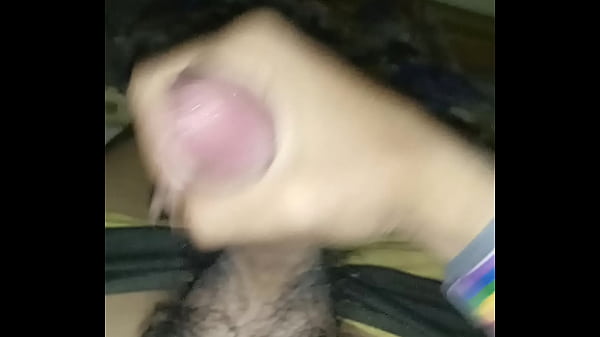 Chico Gay Se Masturba Mientras Todos Duermen thumbnail