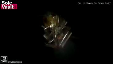 Nonton Heather Vahn&rsquo;s Sole Obsession Footjob thumbnail