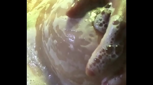 Bajo La Ducha thumbnail