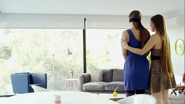 Nonton Horny Lesbian Babes Having Fun With A Vibrating Wand thumbnail