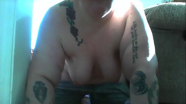 Nonton Fucks Her Mouth While She Wiggles Her Ass thumbnail