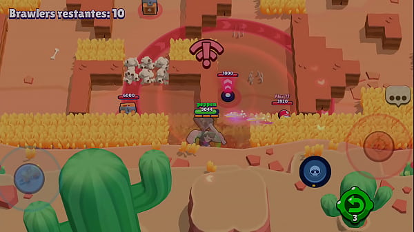 Un hermoso hombre juega con su tel&eacute_fono