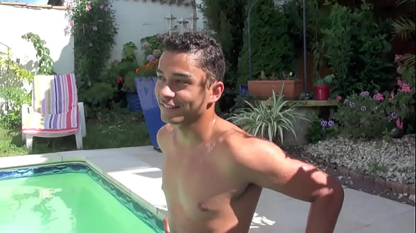 Sex With Friends In The Swimming Pool thumbnail