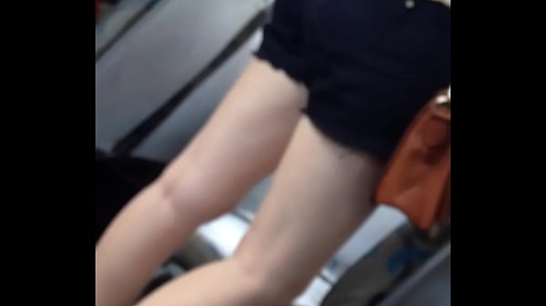 Nonton White Teen With Cute Ass On Bus thumbnail