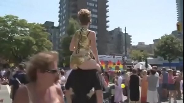 Nonton Cruel Mistress Riding Ponyboy In Public thumbnail