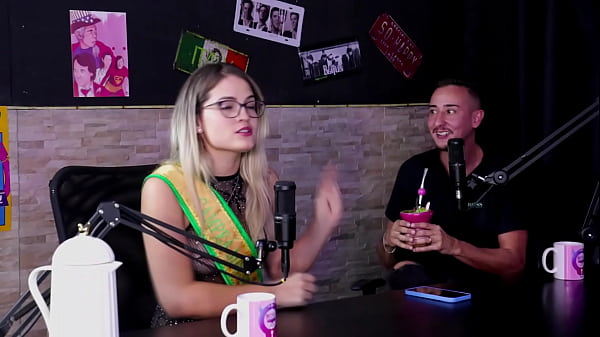 Nonton Gosta De Fazer Porn&ocirc; Expl&iacute;cito, E Seu Fetiche Mais Estranho Foi Gravar O Barulho De Seu Est&ocirc;mago - Baby Fire (sheer/red) thumbnail