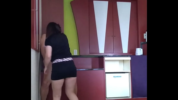 金蹴り95　タマ責め thumbnail