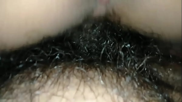 แหกหีแฟนเอาควยยัดแตดจนน้ำแตกเต็มรูหี 