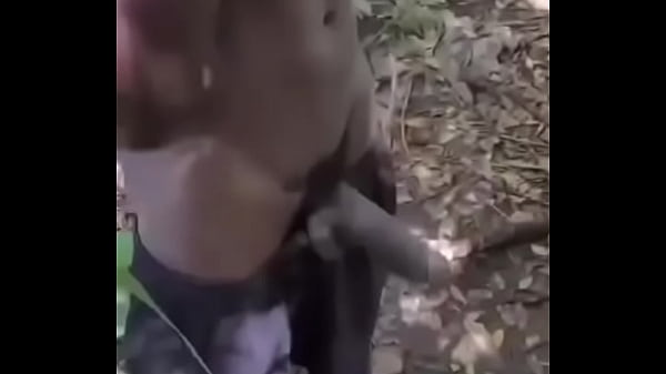 Neg&atilde;o Que Tomava Conta De Carro Na Rua Me Fudeu Gostoso No Meu Mato, Meteu A Pica Preta Sem D&oacute; thumbnail