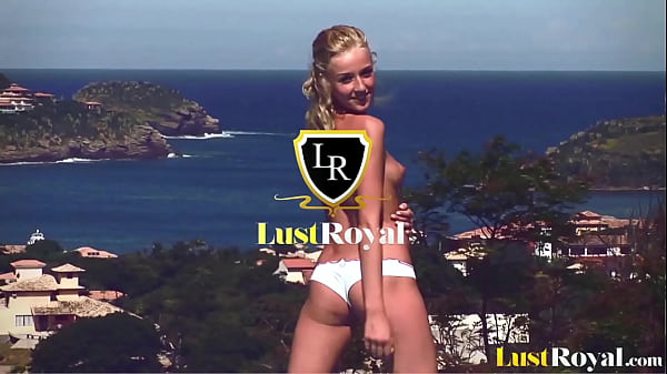 Nonton Cristal Rose Blonde With Natural Tits Gives A Deep Blowjob And Fucks With Kevin White thumbnail