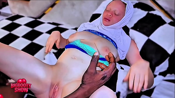 Nonton Pretty Albino With Wet Pussy Feels So Good thumbnail