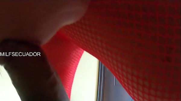 Lleno de saliva el pene de mi favorito 