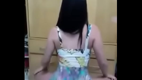 Gostosa rebolando gostoso 