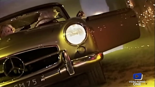 Deux Belles Blondes Aux Gros Seins Savent S'exciter thumbnail