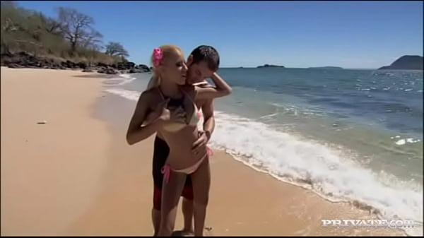 Nonton Boroka Balls Soaks Up The Sun And Some Dick On The Beach thumbnail