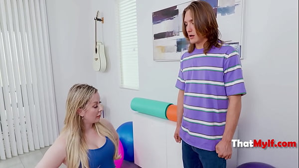 Nonton Yoga Milf And Sneaky Threesome With Step Daughter's Bf thumbnail