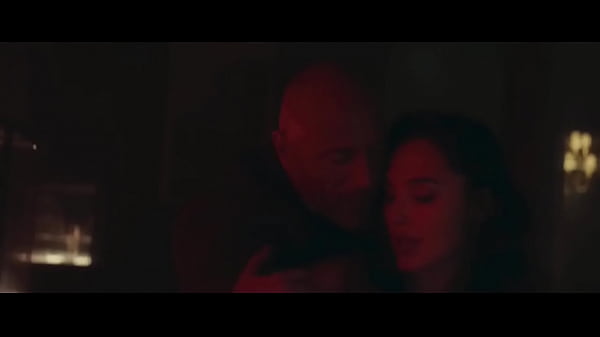 Love gal galot in sex hot red movie