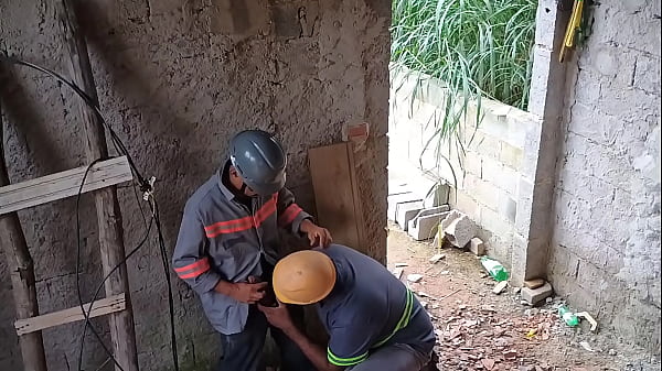 Tralhadores Fudendo Na Contru&ccedil;&atilde;o. thumbnail