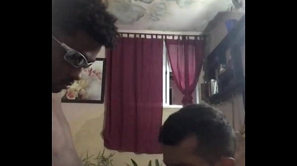 Tomei leitada na cara, Mavambo passou na rua e apertou a pica, olha o que rolou no quartinho da casa abandonada 