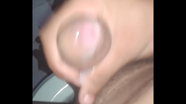Gozando muito na punheta