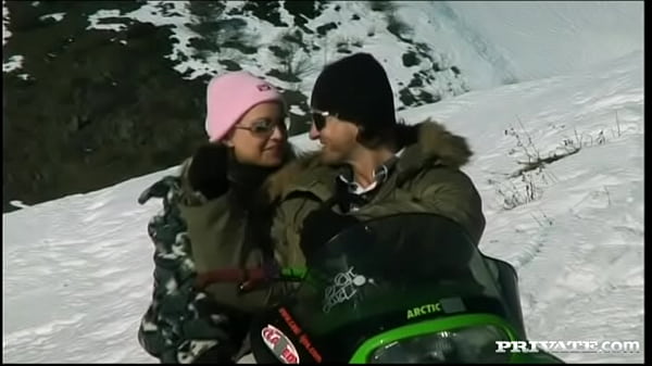 Nonton Liliane Tiger Has Her Perfect Ass Invaded On A Snowmobile thumbnail