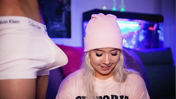 Cute Looking Webcamer Slut Demonstrates Her Ability To Please A Hard Cock thumbnail