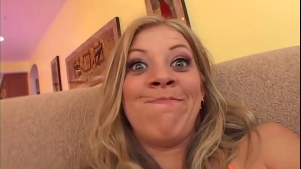 Dos Chicas Que No Dan Zancadas Y Ambas Tocadas Analmente, Ya Que El Hombre Tiene Buenos Momentos Porque Ambas Necesitan Su Polla ... Divi&eacute;rtete thumbnail