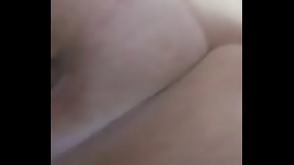 Gostosa toda melada e gozada com a buceta toda 