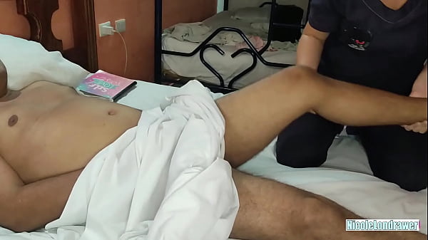Enfermera golosa le gusta follar con sus pacientes en el hospital / que buena esta esa enfermera / PARTE 1 /  NicoleLondrawer / LeandroZimmer