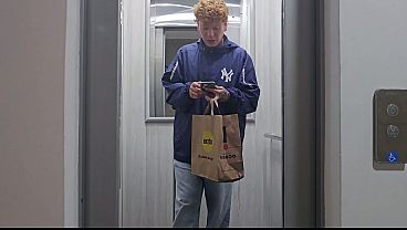 Nonton Hermosa Colombiana Petite Se Folla A Un Repartidor - Melanie Caceres & Nick Jowel thumbnail