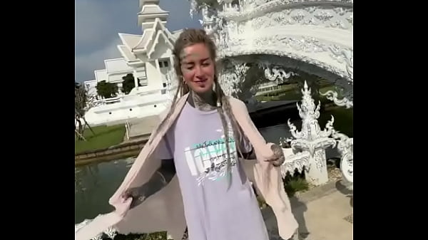 Nonton Have You Ever Seen A Temple Like This Before? The White Temple In Chiang Rai Is Absolutely Taking! Make ... thumbnail