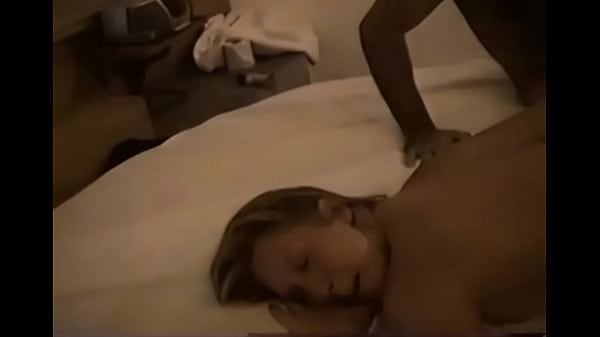 Loira Puta Levando Dedo No Cu thumbnail