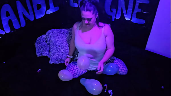Nonton Cute Milf Kandi Laigne Balloon Popping Fetish Sfw thumbnail