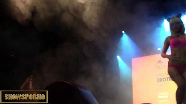 Nonton Blonde And Redhead Teens Mazing Lesbian Fuck thumbnail